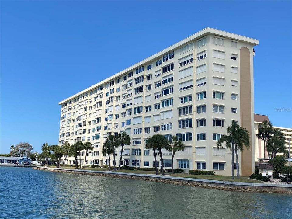 Recently Sold: $251,000 (2 beds, 2 baths, 1045 Square Feet)