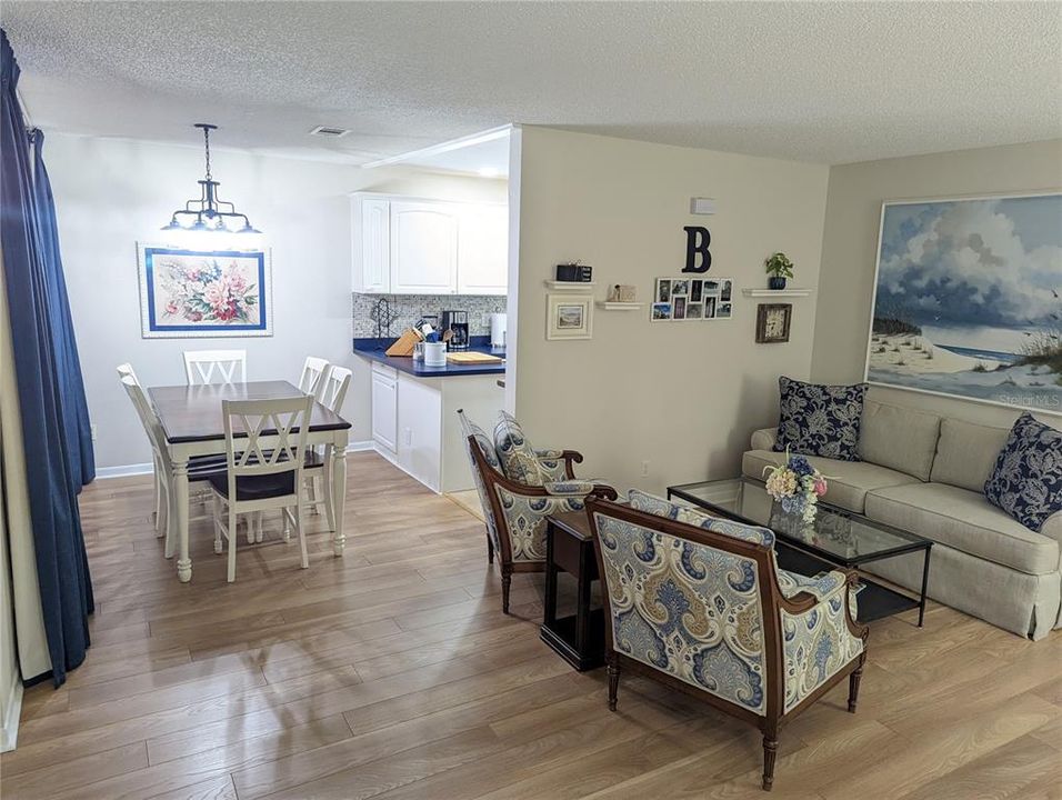 Recently Sold: $194,900 (1 beds, 1 baths, 717 Square Feet)