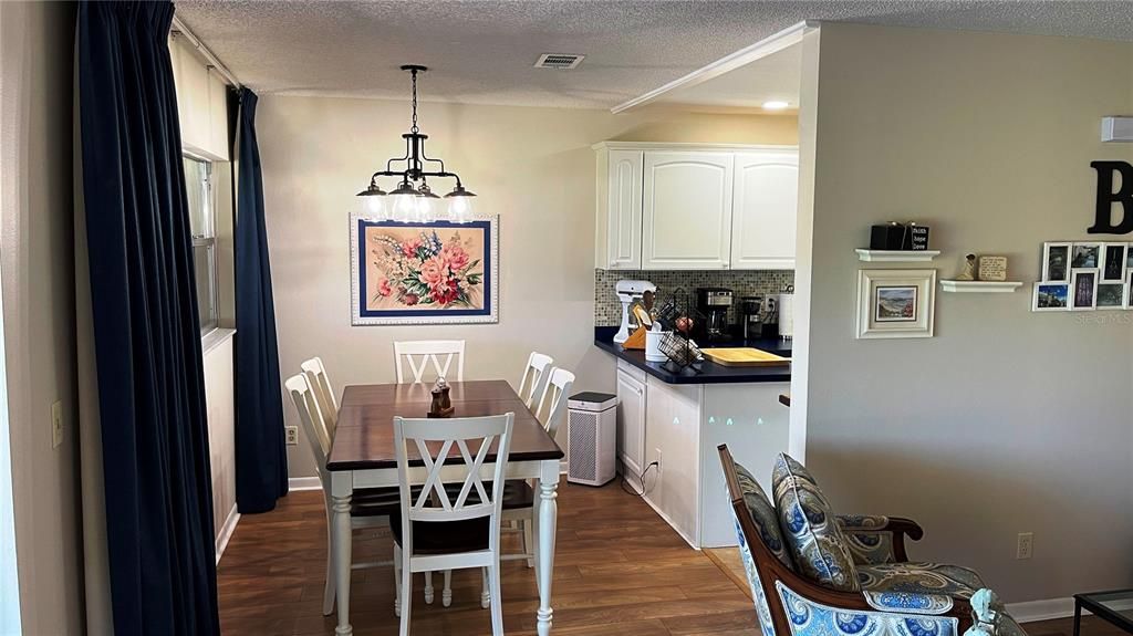 Recently Sold: $194,900 (1 beds, 1 baths, 717 Square Feet)