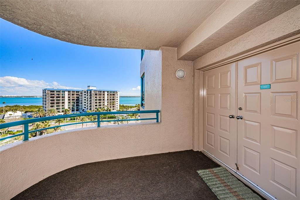Recently Sold: $999,000 (2 beds, 2 baths, 1579 Square Feet)