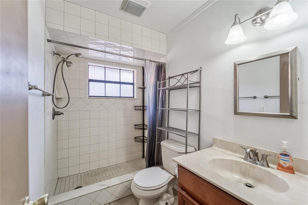 最近售出: $385,000 (3 贝兹, 2 浴室, 1464 平方英尺)
