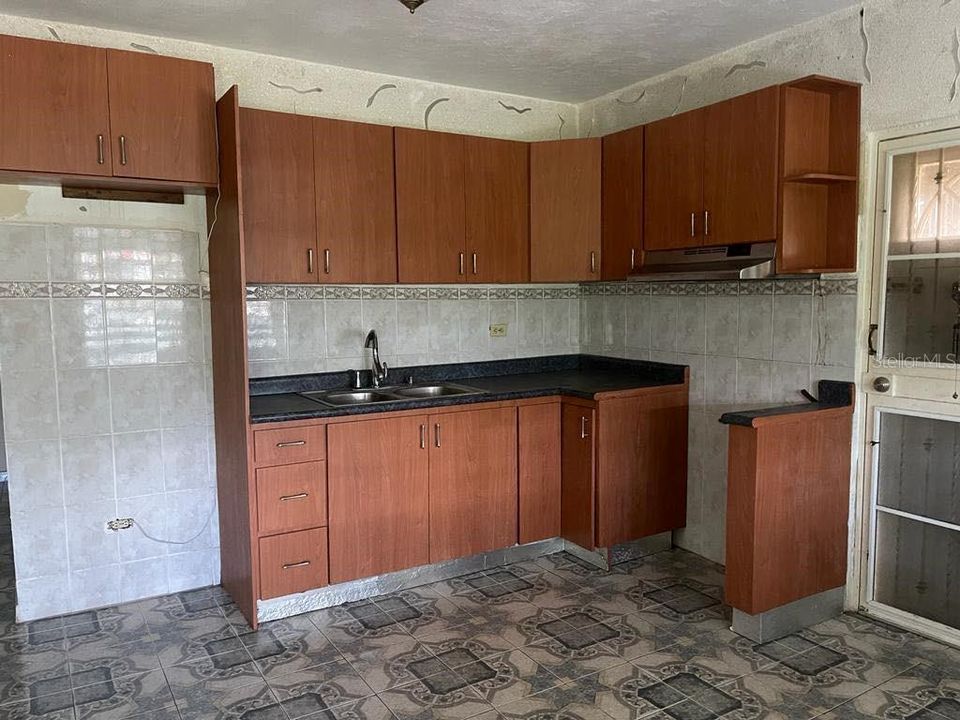 Vendido Recientemente: $105,000 (4 camas, 2 baños, 1116 Pies cuadrados)