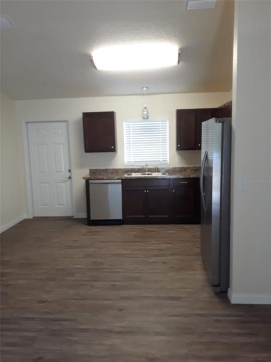 Recently Rented: $1,500 (3 beds, 2 baths, 1000 Square Feet)