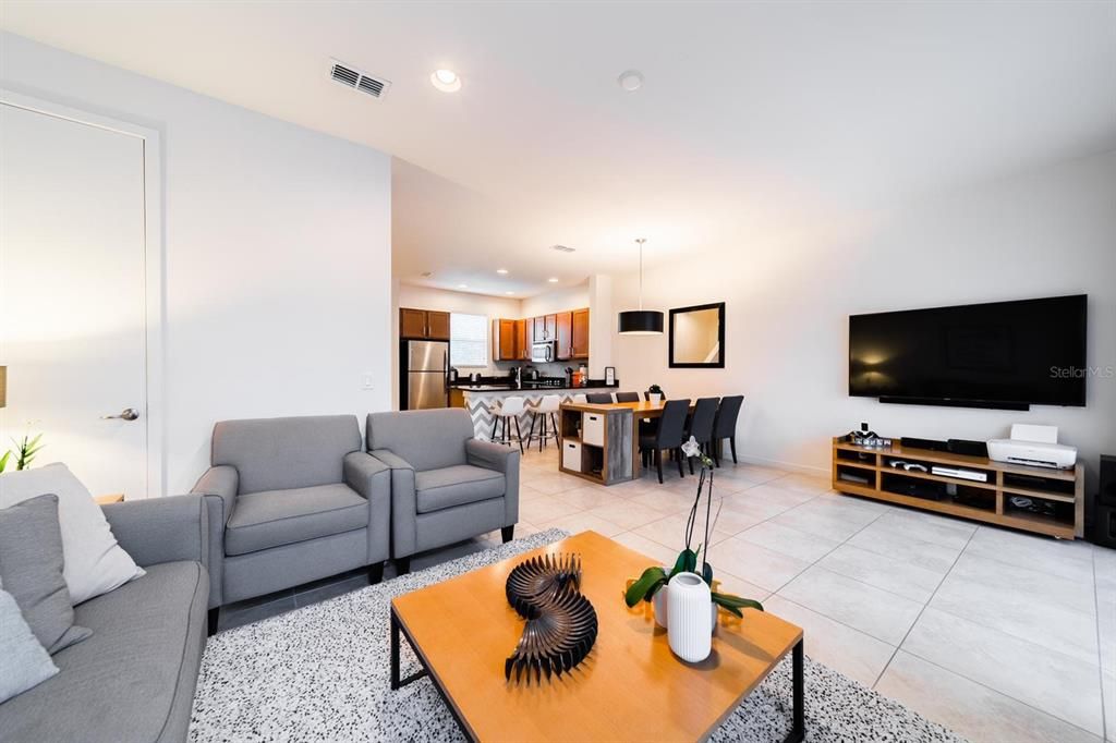 Recently Sold: $299,000 (2 beds, 2 baths, 1350 Square Feet)