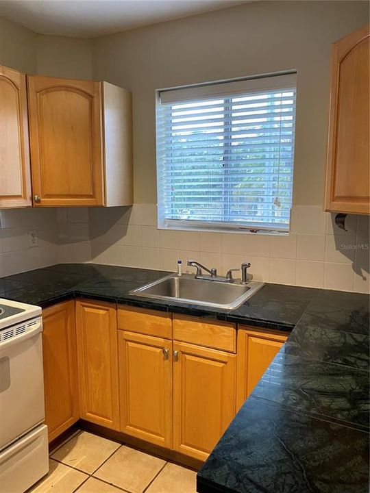 Recently Sold: $210,000 (2 beds, 1 baths, 1053 Square Feet)