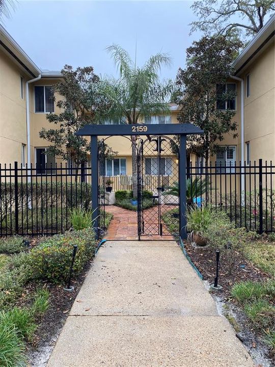 Recently Sold: $210,000 (2 beds, 1 baths, 1053 Square Feet)