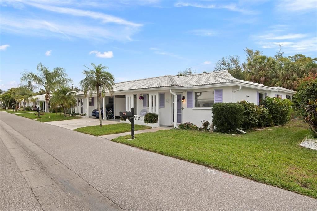 Recently Sold: $475,000 (2 beds, 2 baths, 1393 Square Feet)