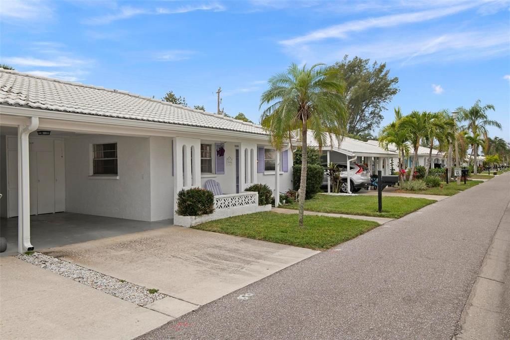 Recently Sold: $475,000 (2 beds, 2 baths, 1393 Square Feet)