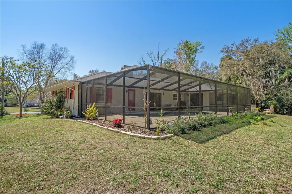 Recently Sold: $355,000 (3 beds, 2 baths, 1888 Square Feet)