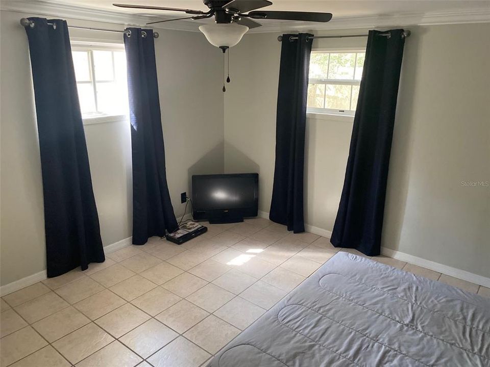 Recently Sold: $185,000 (2 beds, 1 baths, 868 Square Feet)