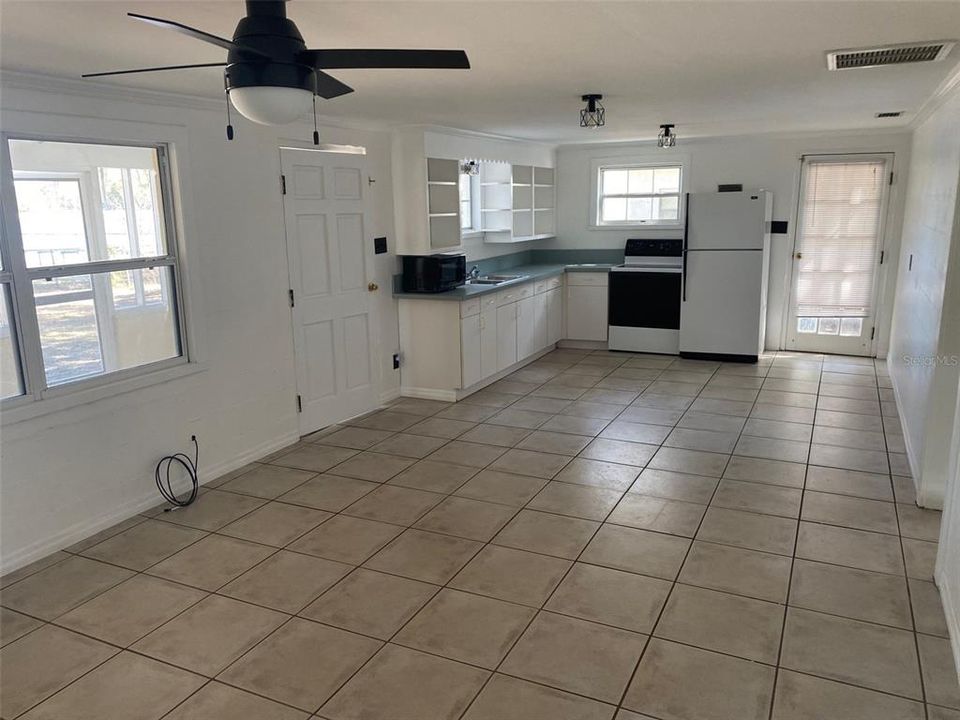 Recently Sold: $185,000 (2 beds, 1 baths, 868 Square Feet)