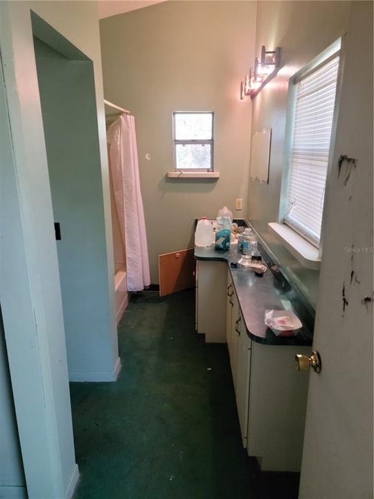 Recently Sold: $159,900 (2 beds, 2 baths, 1920 Square Feet)