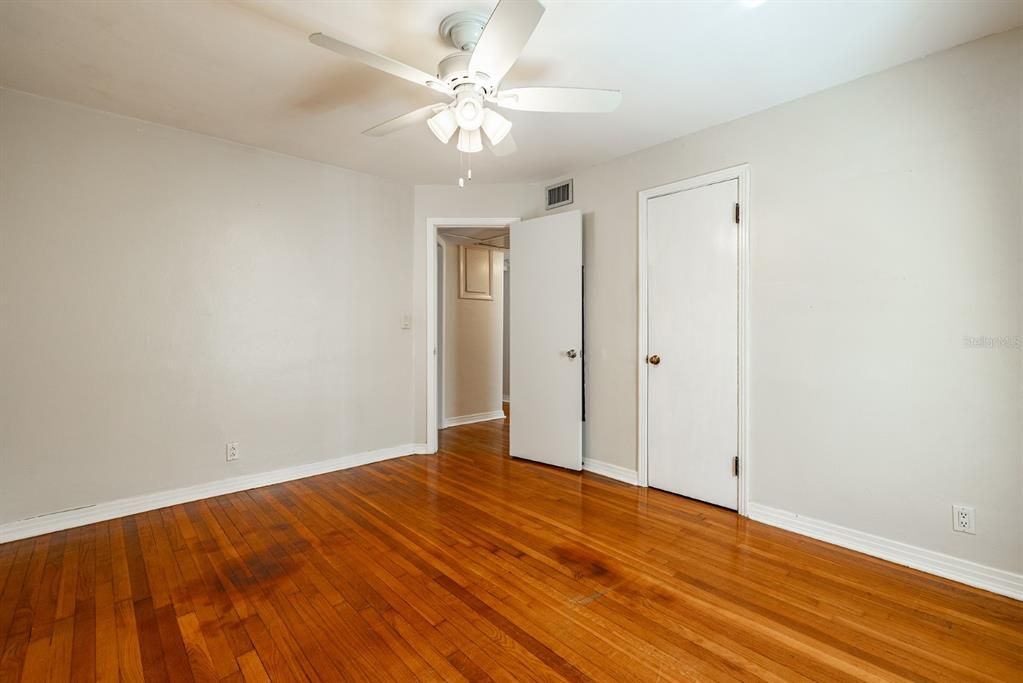 Recently Rented: $3,200 (3 beds, 1 baths, 1558 Square Feet)