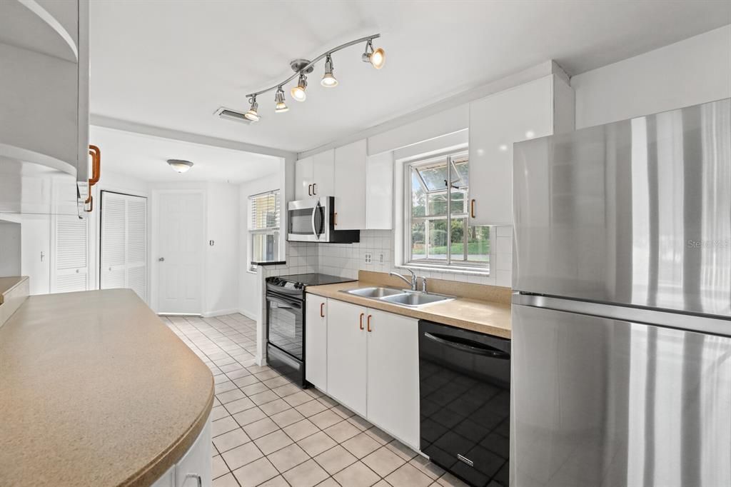 Recently Sold: $1,199,000 (3 beds, 2 baths, 2237 Square Feet)
