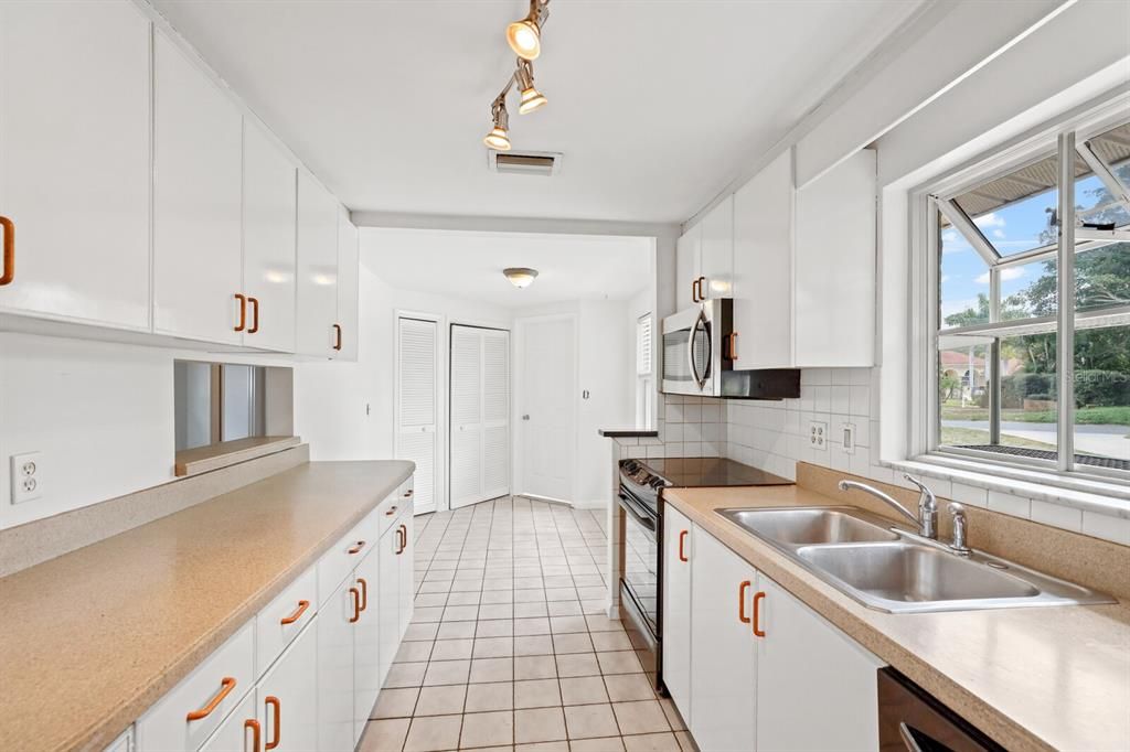 Recently Sold: $1,199,000 (3 beds, 2 baths, 2237 Square Feet)