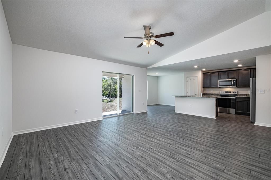 Recently Sold: $343,900 (3 beds, 2 baths, 1613 Square Feet)