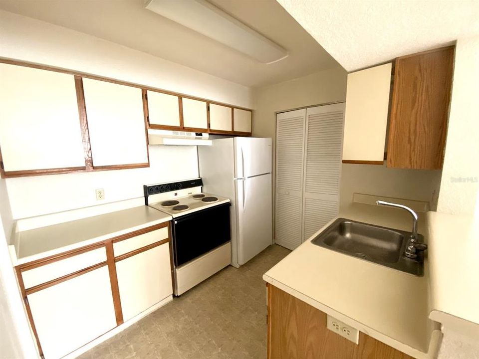 Recently Rented: $1,100 (1 beds, 1 baths, 627 Square Feet)