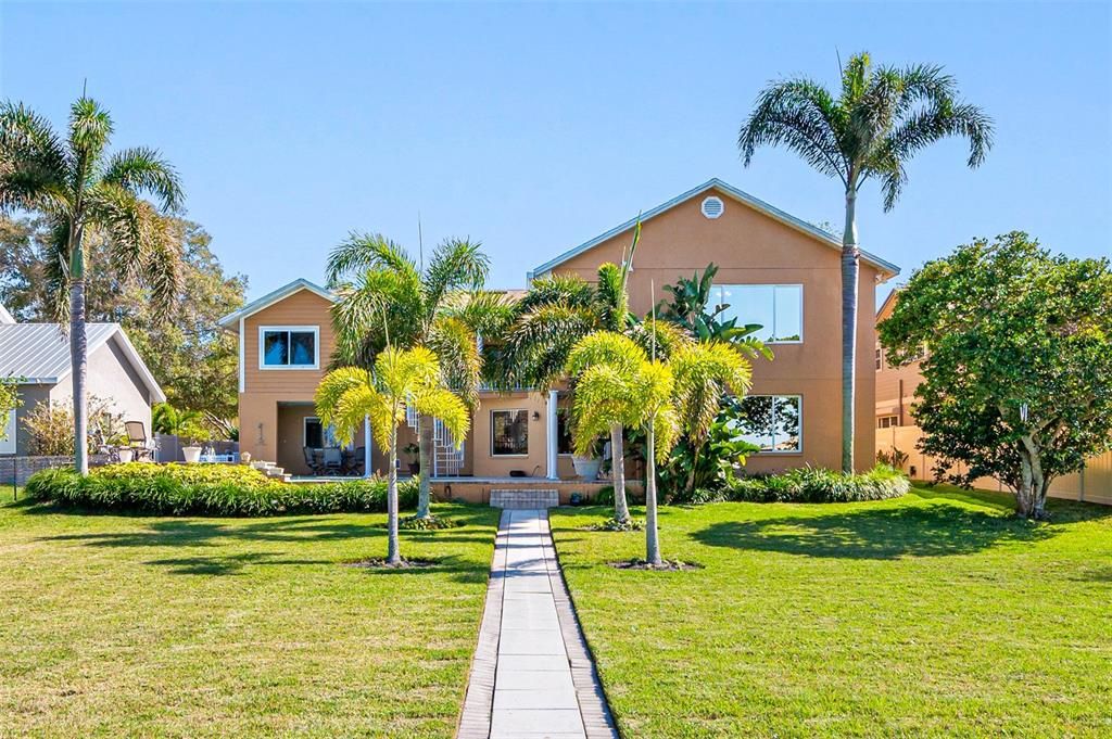 Recently Sold: $1,450,000 (6 beds, 5 baths, 4538 Square Feet)