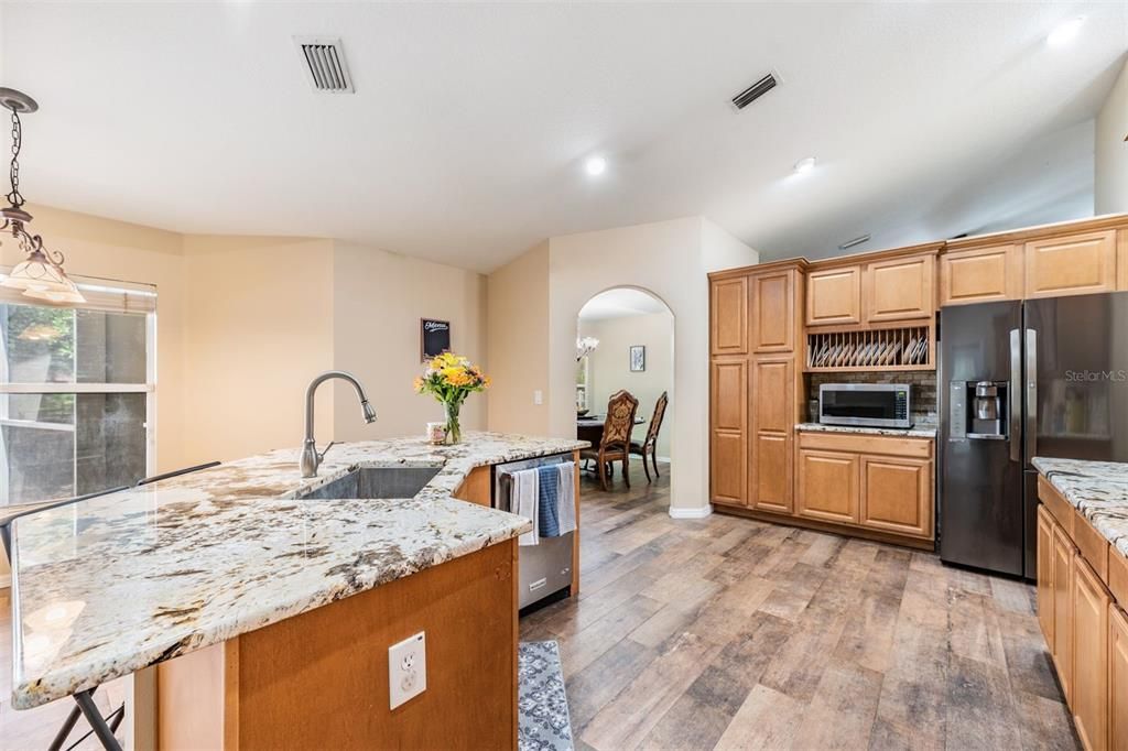 Recently Sold: $779,000 (5 beds, 3 baths, 3152 Square Feet)