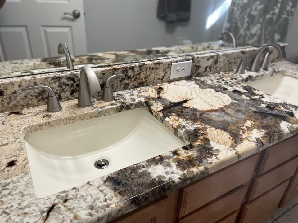 Bathroom 2 - Double Sinks, Granite countertops