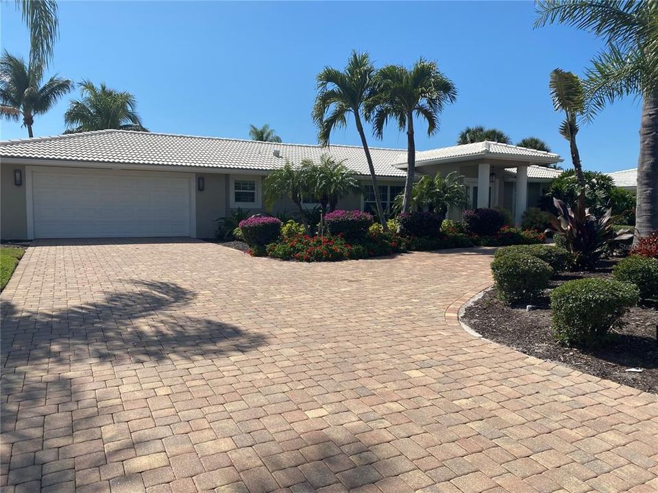 Recently Sold: $1,650,000 (3 beds, 2 baths, 1787 Square Feet)