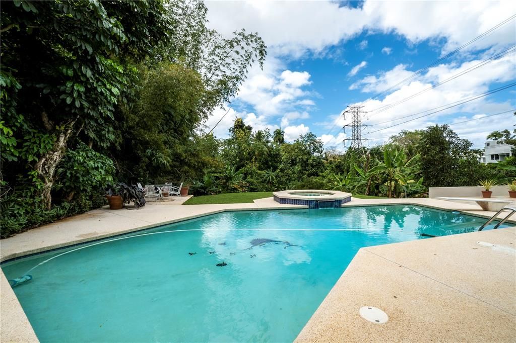 Vendido Recientemente: $1,495,000 (6 camas, 5 baños, 4655 Pies cuadrados)