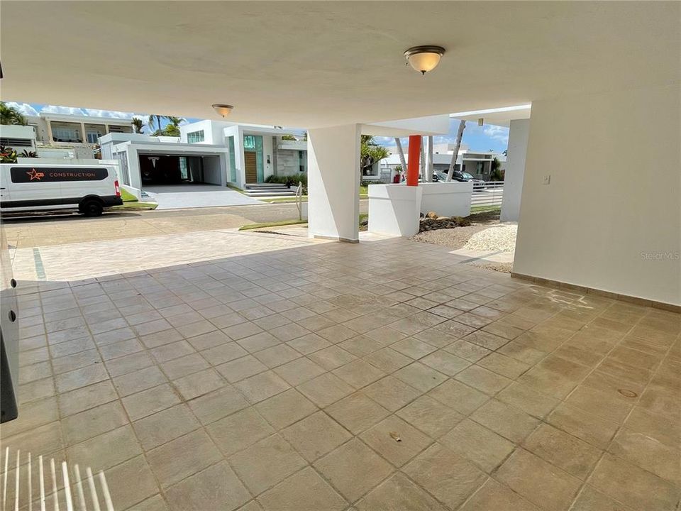 Vendido Recientemente: $1,225,000 (6 camas, 4 baños, 4210 Pies cuadrados)