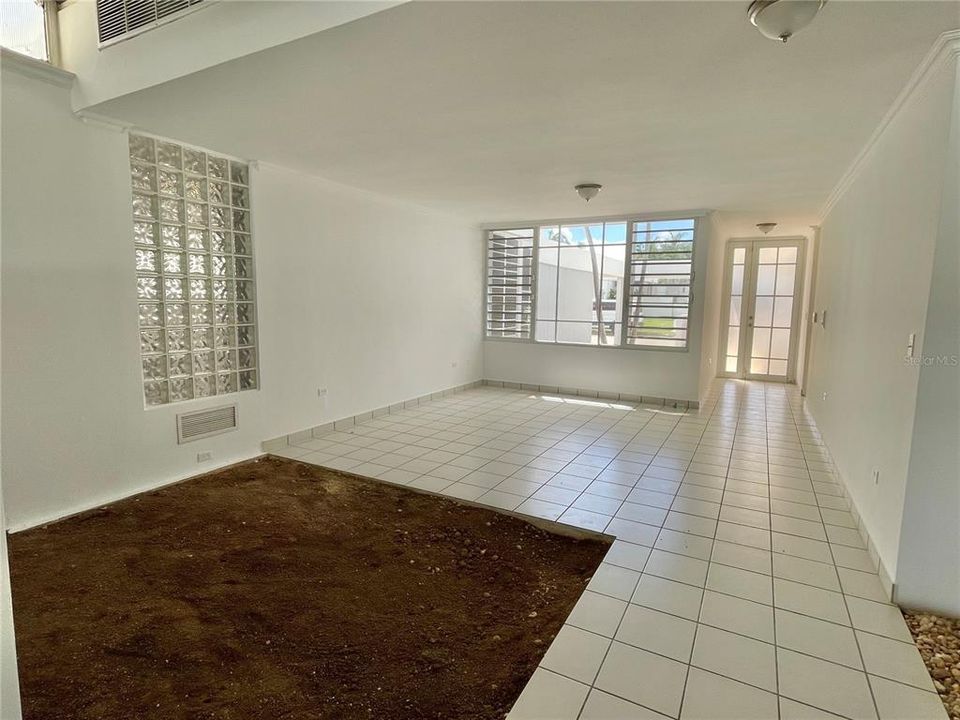 Vendido Recientemente: $1,225,000 (6 camas, 4 baños, 4210 Pies cuadrados)