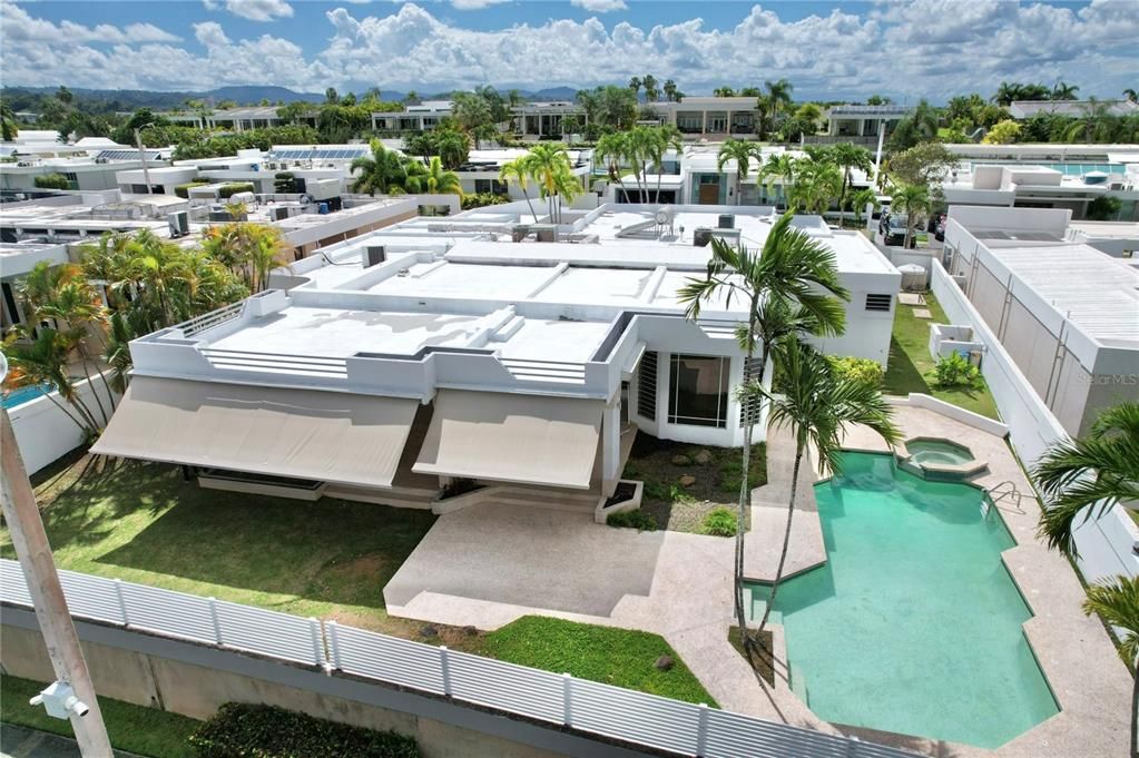 Vendido Recientemente: $1,225,000 (6 camas, 4 baños, 4210 Pies cuadrados)