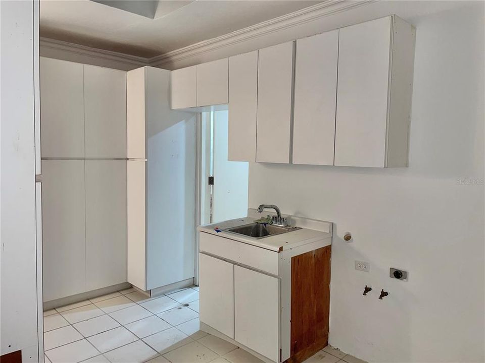 Vendido Recientemente: $1,225,000 (6 camas, 4 baños, 4210 Pies cuadrados)