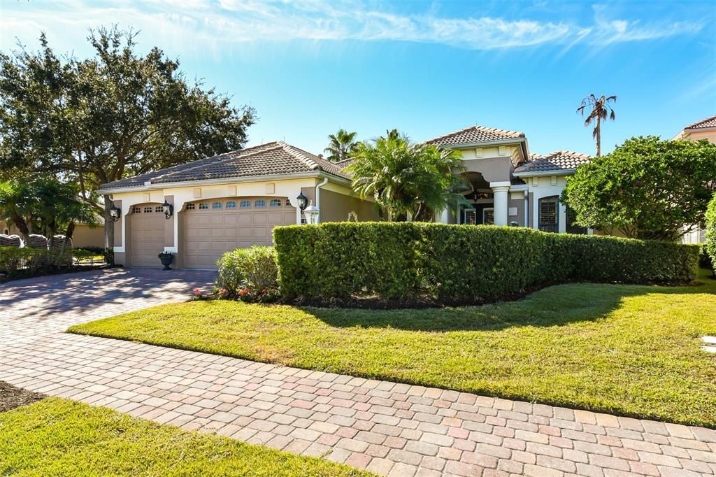Recently Sold: $1,050,000 (4 beds, 3 baths, 2649 Square Feet)