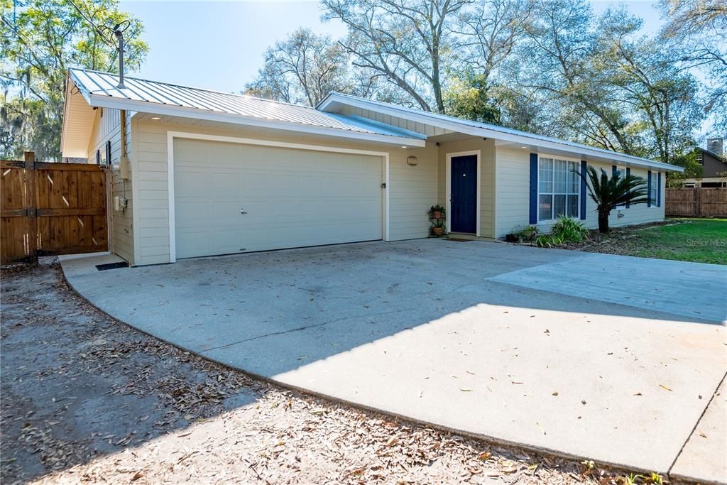 Recently Sold: $245,900 (3 beds, 2 baths, 1296 Square Feet)