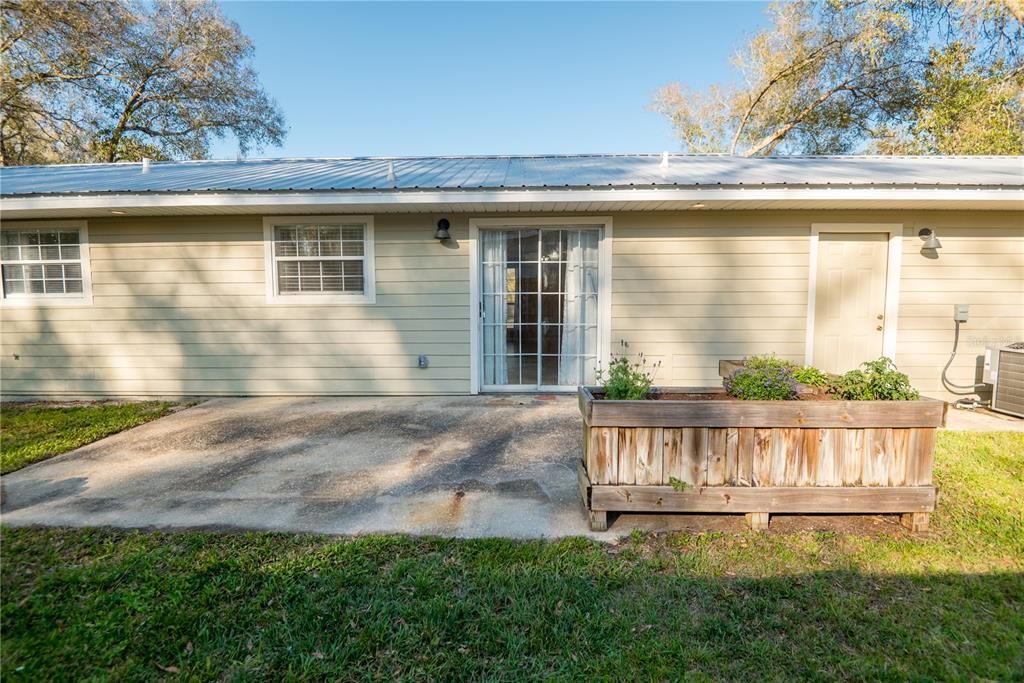 Recently Sold: $245,900 (3 beds, 2 baths, 1296 Square Feet)