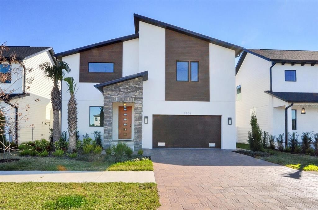 Recently Sold: $689,900 (5 beds, 3 baths, 2929 Square Feet)