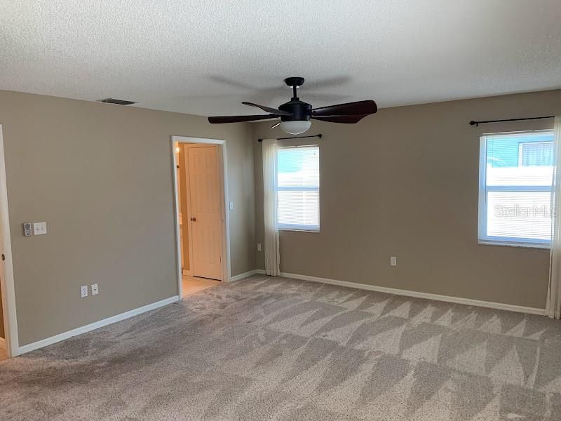 Recently Rented: $2,950 (3 beds, 2 baths, 1600 Square Feet)