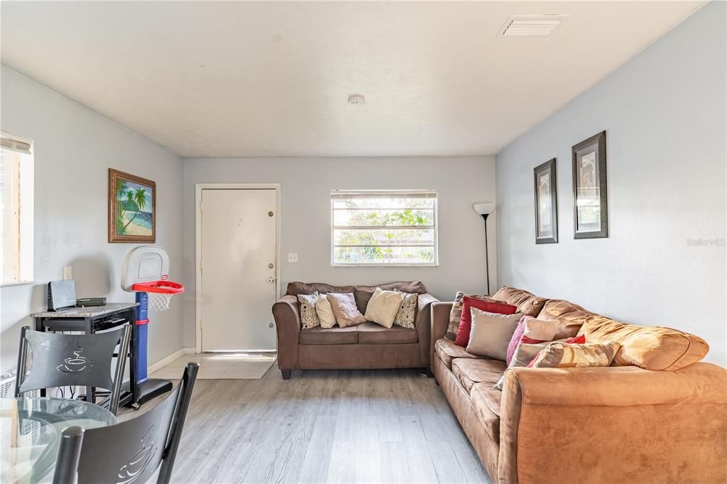 Recently Sold: $210,000 (3 beds, 1 baths, 920 Square Feet)