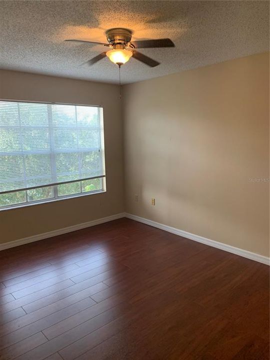 Recently Rented: $1,400 (2 beds, 2 baths, 975 Square Feet)