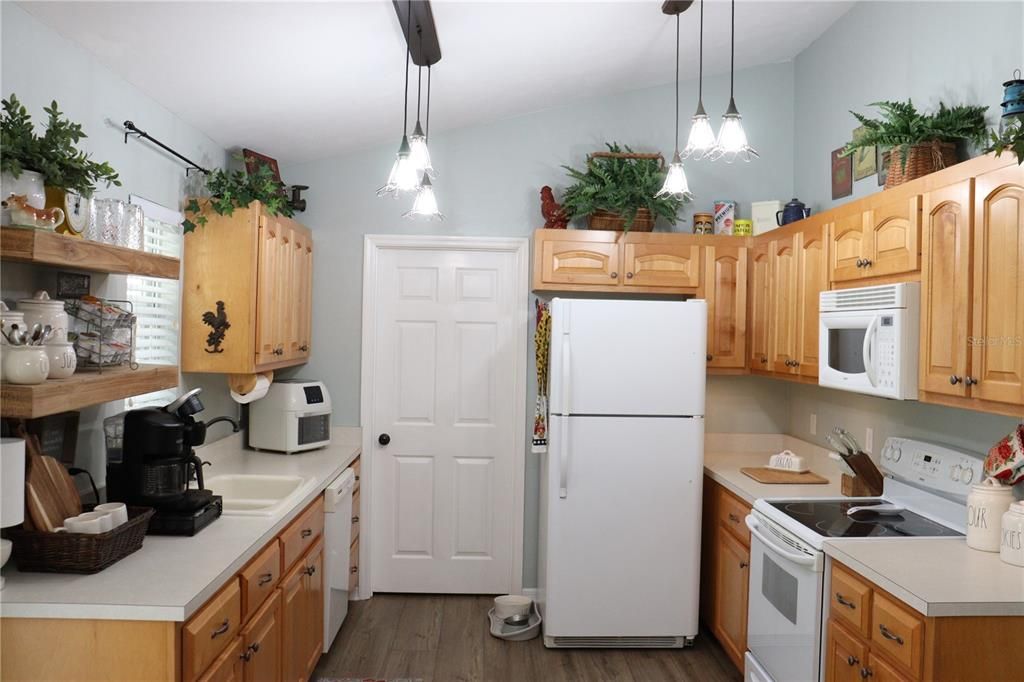Recently Sold: $335,000 (3 beds, 2 baths, 1276 Square Feet)