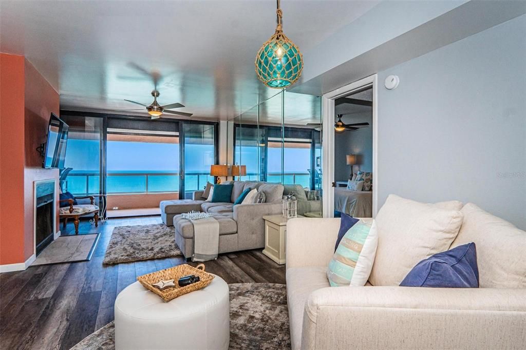 Recently Sold: $1,150,000 (2 beds, 2 baths, 1295 Square Feet)