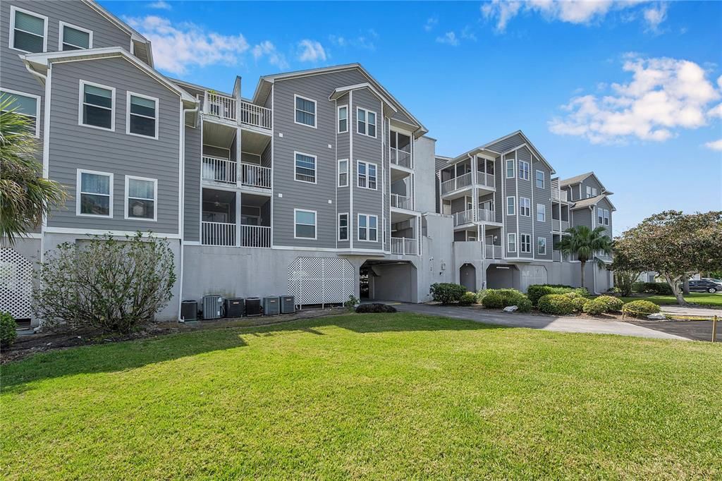 Recently Sold: $299,000 (2 beds, 2 baths, 964 Square Feet)