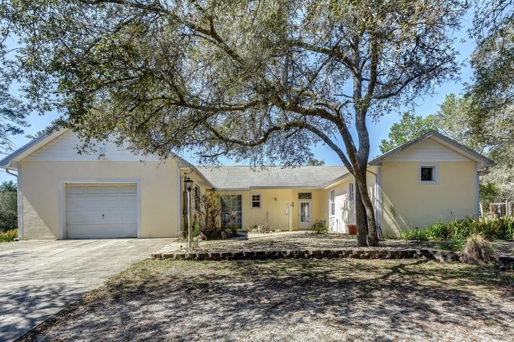 Recently Sold: $380,000 (2 beds, 2 baths, 1698 Square Feet)