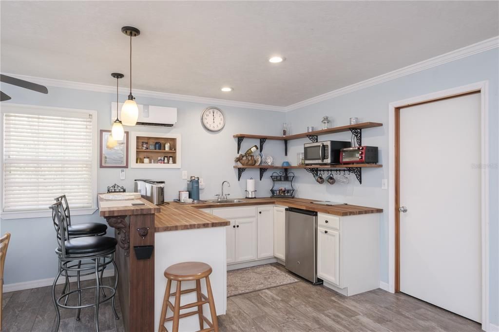 Recently Sold: $385,000 (3 beds, 3 baths, 1296 Square Feet)
