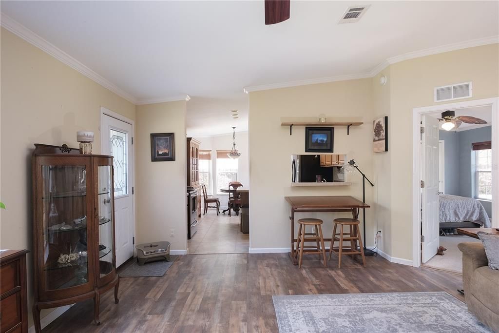 Recently Sold: $385,000 (3 beds, 3 baths, 1296 Square Feet)