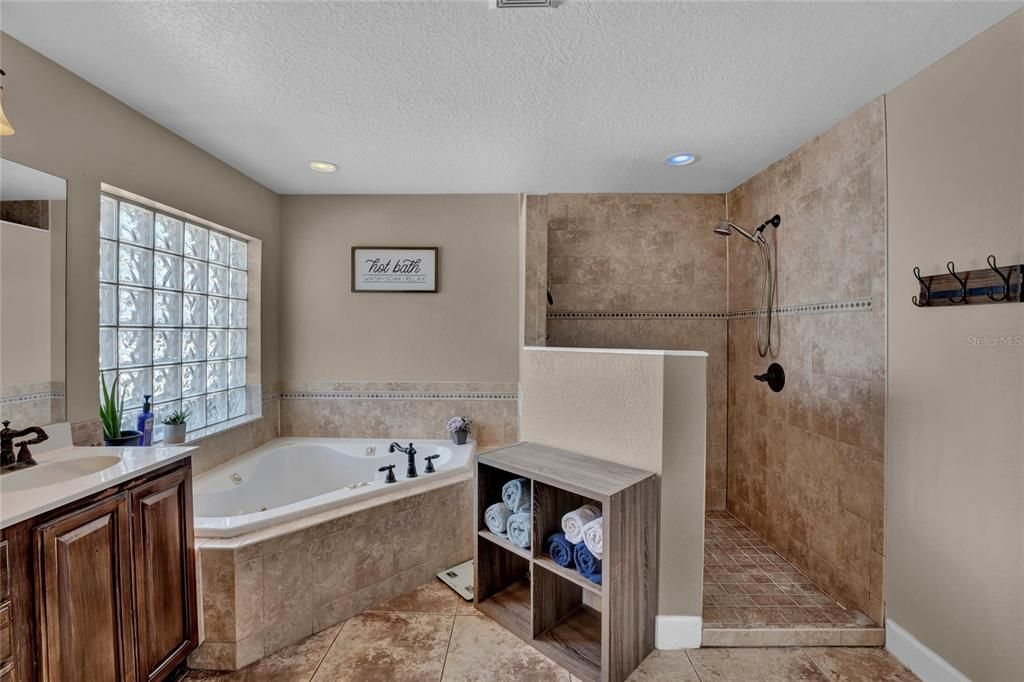 Недавно продано: $575,000 (3 спален, 2 ванн, 2032 Квадратных фут)