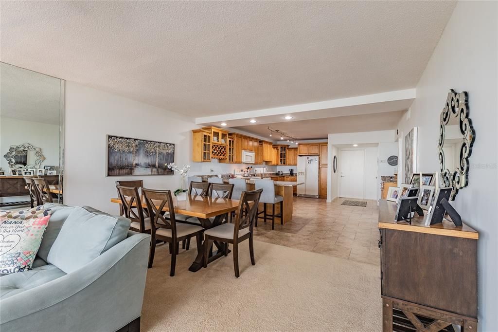 Recently Sold: $895,000 (2 beds, 2 baths, 1275 Square Feet)
