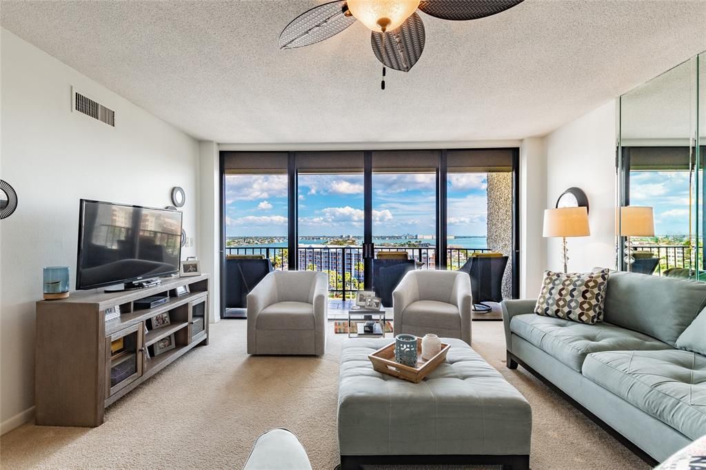 Recently Sold: $895,000 (2 beds, 2 baths, 1275 Square Feet)
