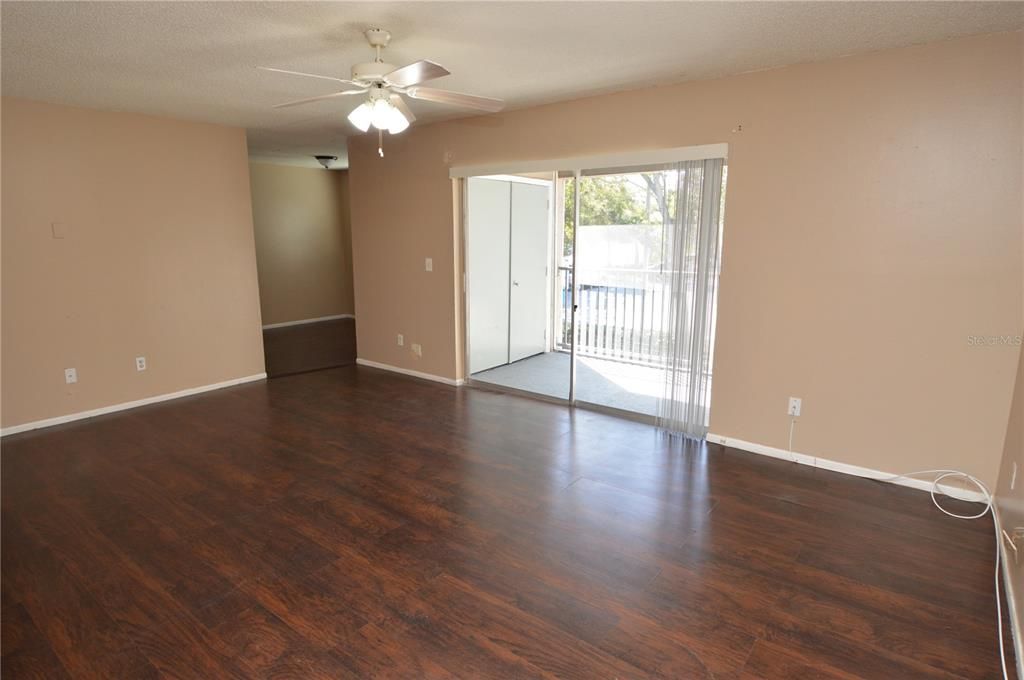 Recently Rented: $1,200 (2 beds, 1 baths, 909 Square Feet)