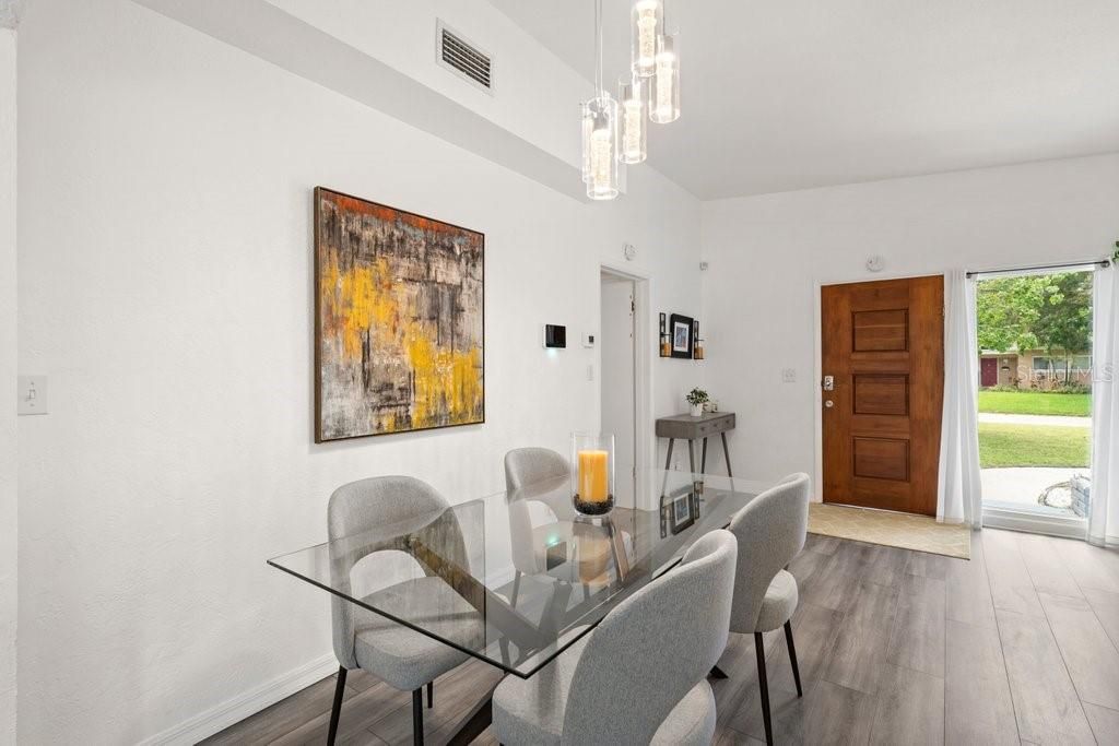 Vendido Recientemente: $465,000 (3 camas, 2 baños, 1544 Pies cuadrados)