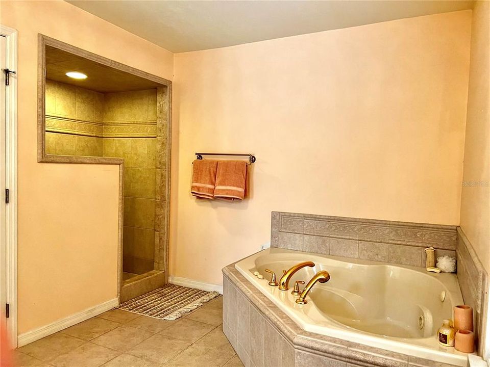 Недавно продано: $450,000 (3 спален, 2 ванн, 1848 Квадратных фут)