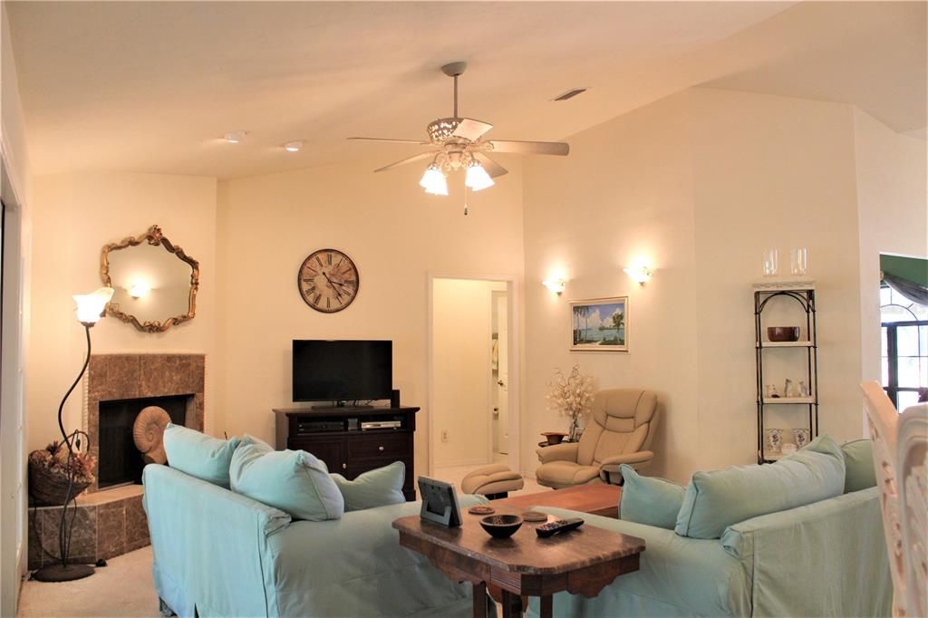 Recently Sold: $450,000 (3 beds, 2 baths, 1848 Square Feet)